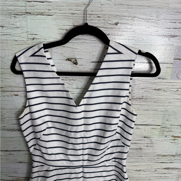 Kate Spade striped tie back V neck dress size 2 - Picture 2 of 8